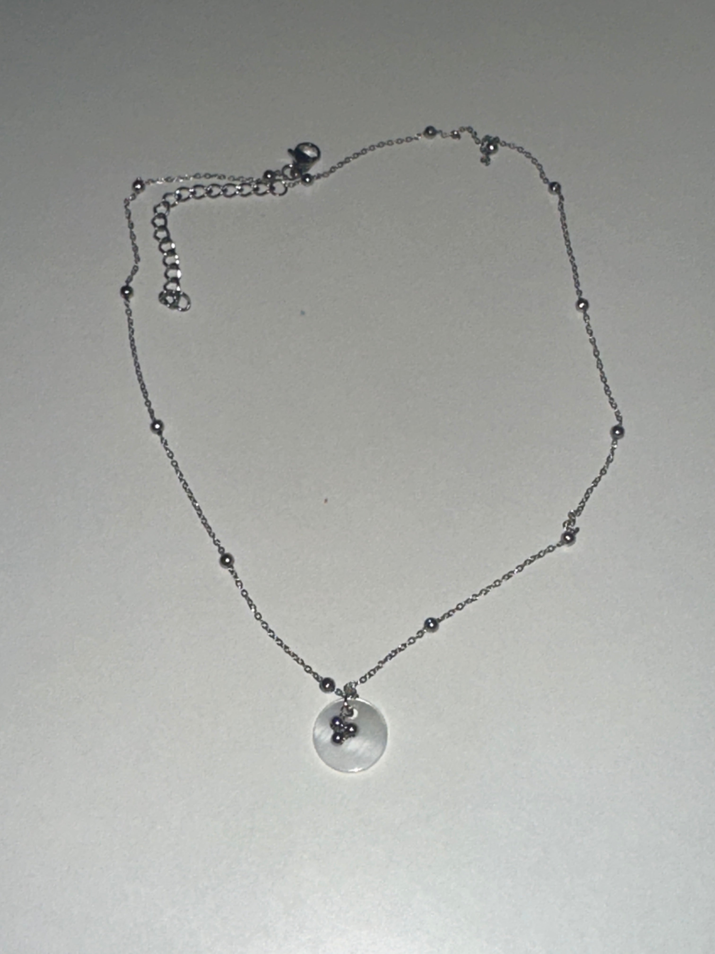 COLLIER EN ACIER INOXYDABLE ET NACRE